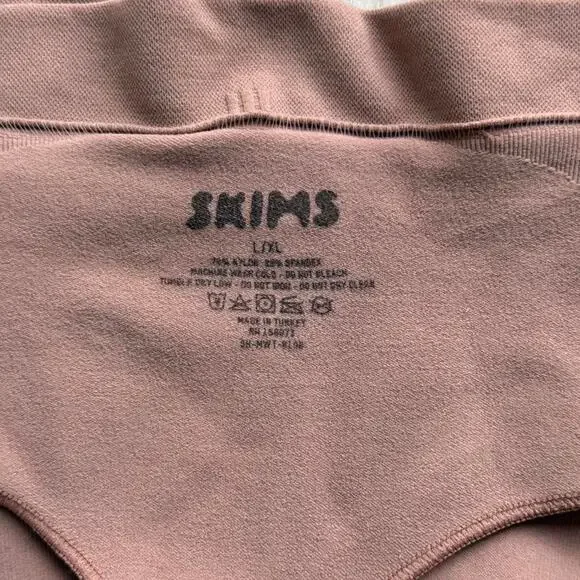 Skims high waisted thong lingerie - Picture 5 of 5